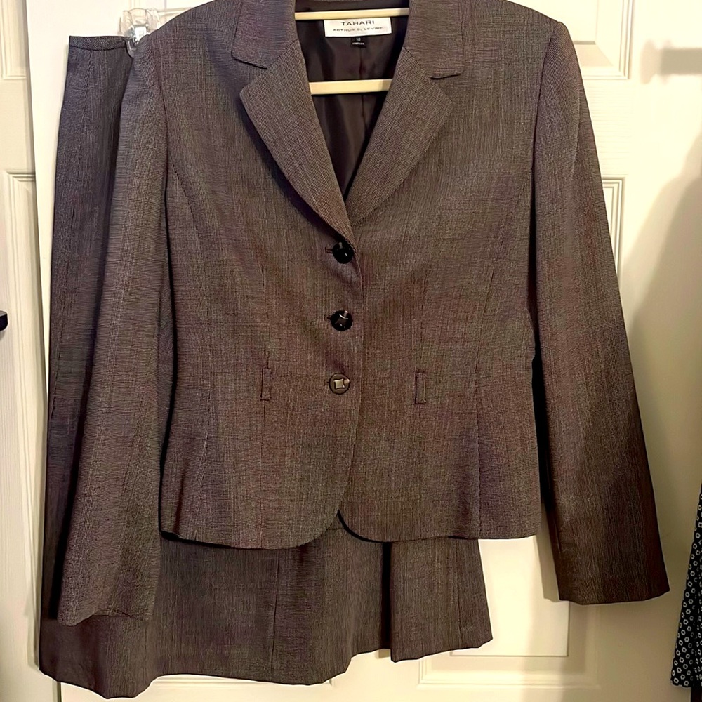Tahari, capital a capital S capital L women’s two piece suit size 10